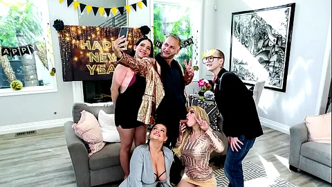 8-minute  Stepmother Threesome - Boobs Out Of Dress