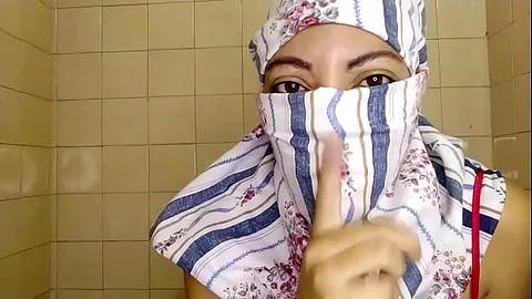 Squirt Webcam Arabian