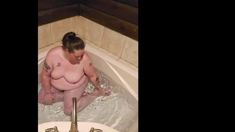 Unedited hotel bath tub toy fuck with bigmanbigloads watching