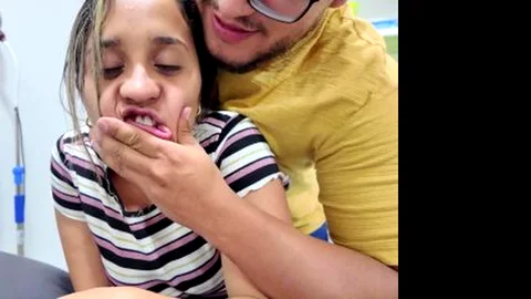 Voy por un medicamento y me terminan follando (mi novio esta...